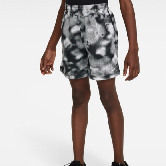 Nike Kids Dri-Fit XL Black/White Shorts - Picture 1 of 13